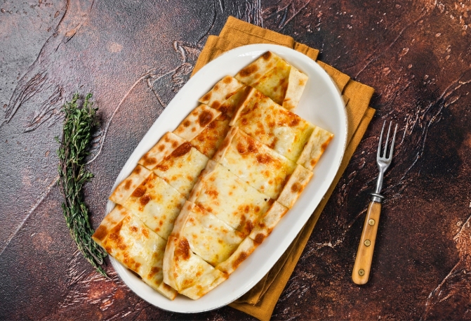 2 Lahmacun / Kıymalı Pide / Kaşarlı Pide ile Fix Menü